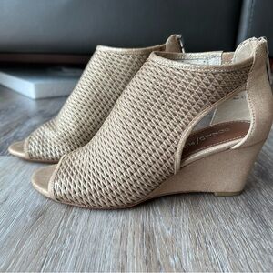 Donald Pliner wedges
